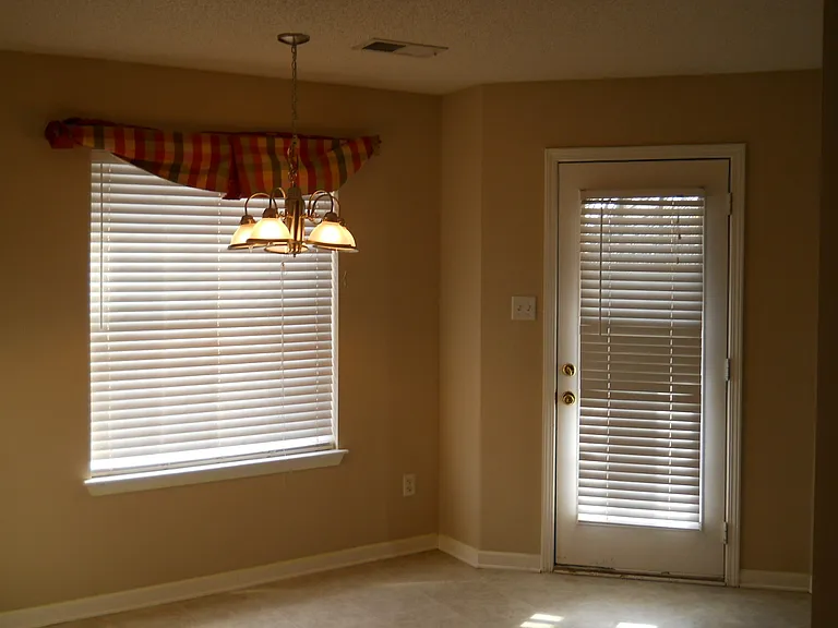 1098 Breezy Valley Dr — Photo 7