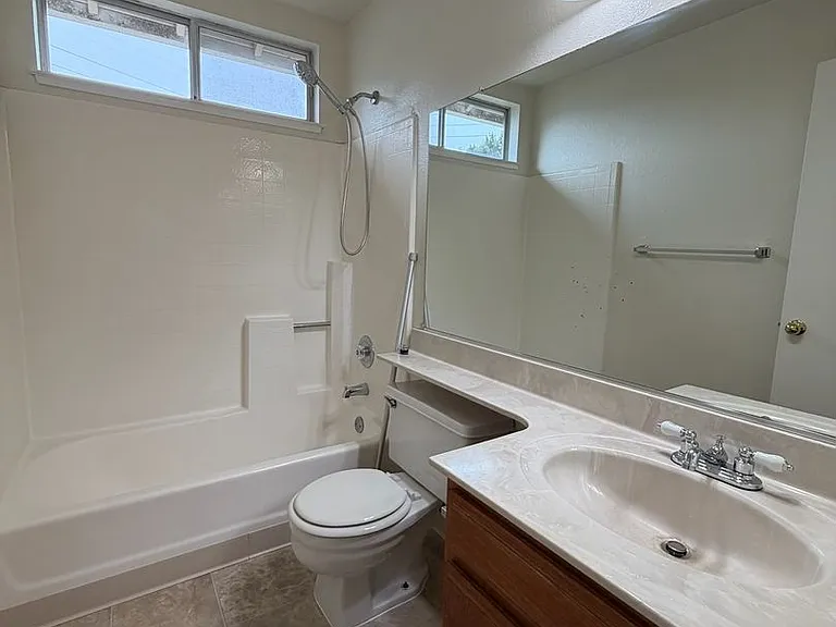 115 James River Rd — Photo 31