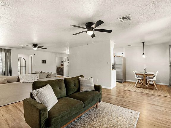 5th image of 805 NW 49th St