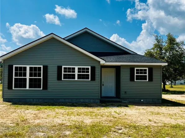 77 Church St, Claxton, GA 30417