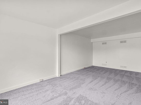 5th image of 110 E Hammaker St