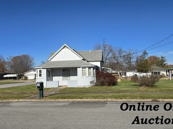 102 E Callie St, Sesser, IL 62884