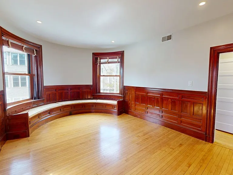 8 Davenport St #3 — Photo 9