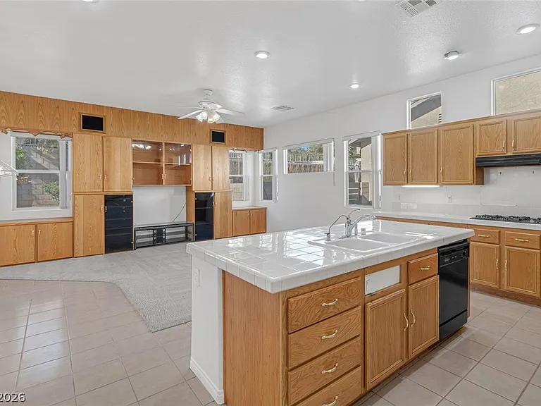 3131 Surf Spray St — Photo 17