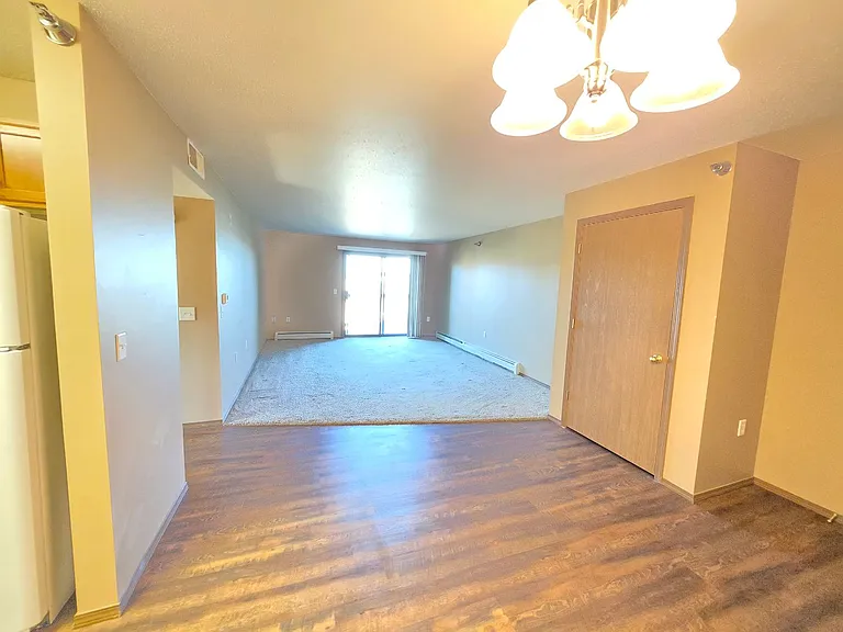 Eastern Hills Apartments — Photo 17