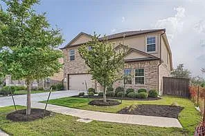 4 bed, 2.5 bath, 2956 sqft, $2,375 — Photo 2