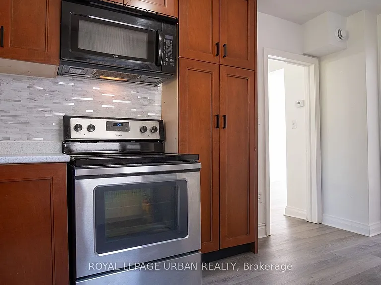14 Camrose Cres — Photo 11