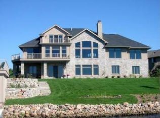 12189 E Waters Edge Ct, Prairie Du Sac, WI 53578
