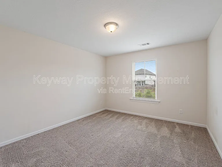 585 Hampton Dr — Photo 26