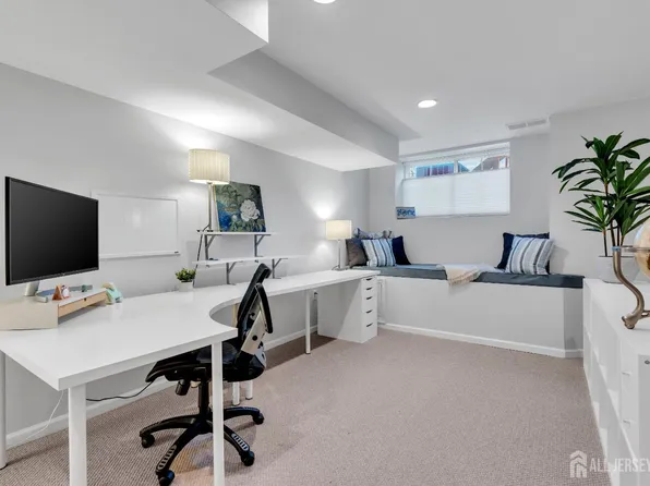 43 Capica Ct, Laurence Harbor, NJ 08879