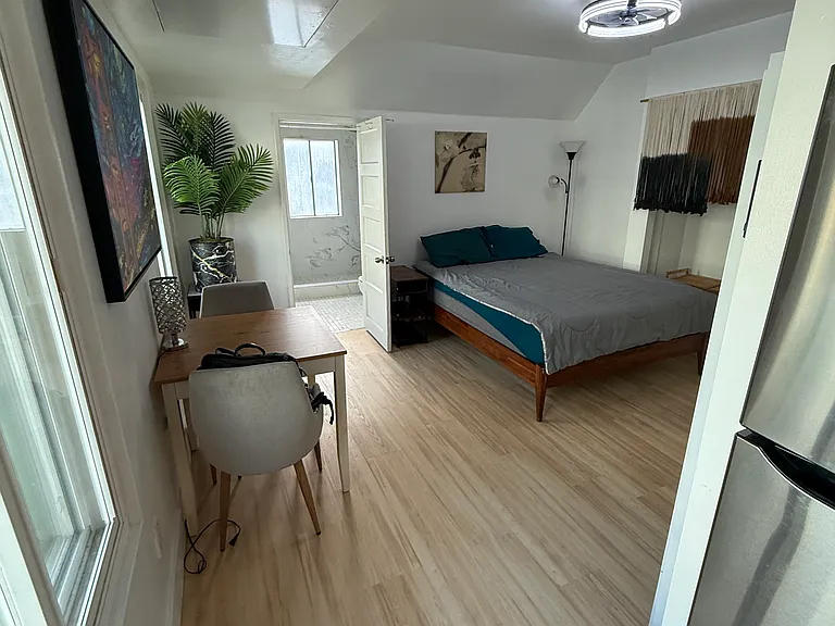2247 Brant St #4 — Photo 17