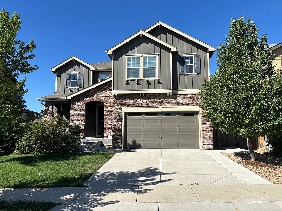 3135 Hawthorne Ln