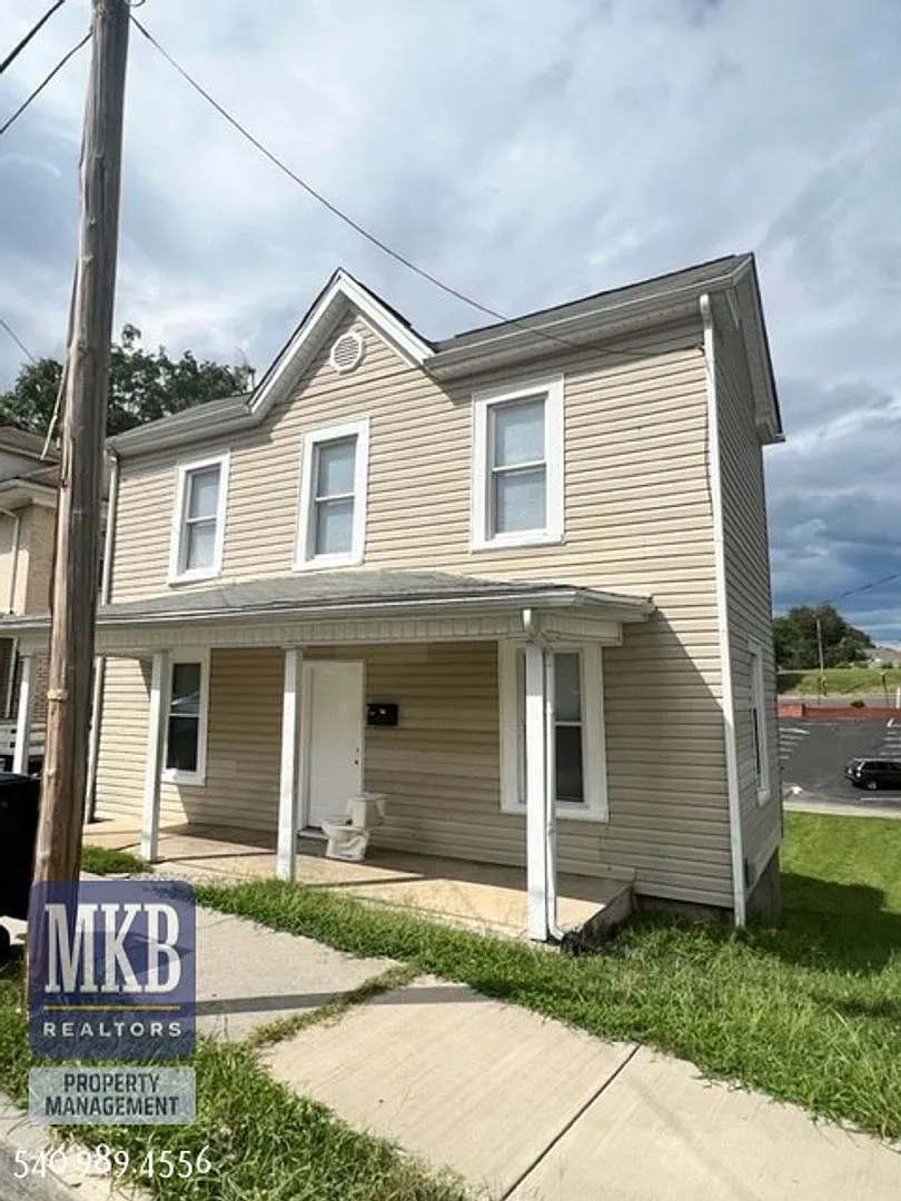 3 Bedroom home in Roanoke City — Photo 2