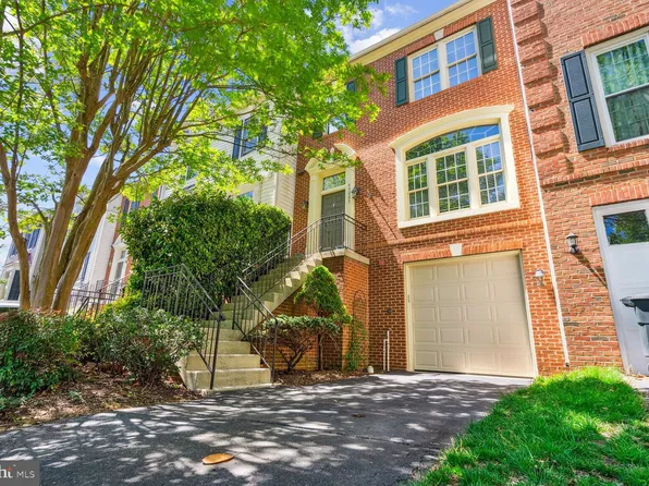43003 Golf View Dr, Chantilly, VA 20152