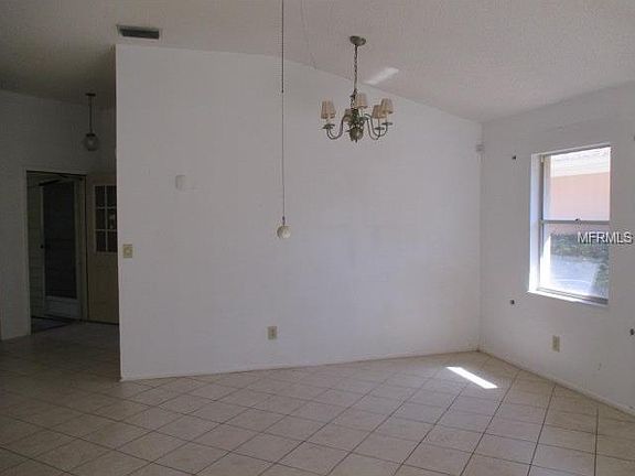 5th image of 880 Franklin Cir