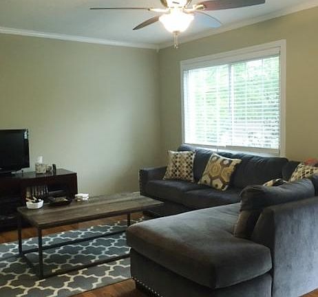 3rd image of 2424 NE Emoriland Blvd