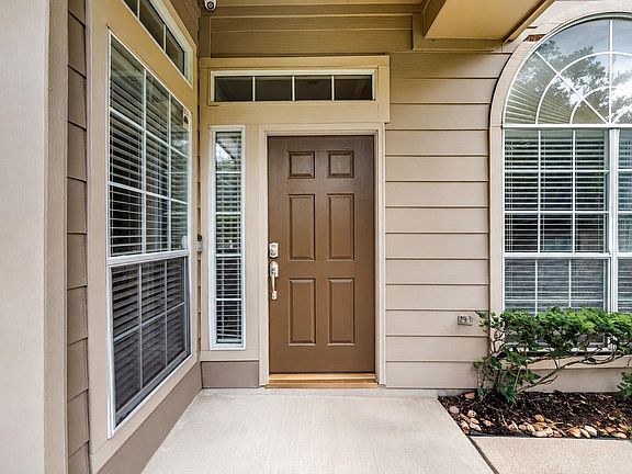 2nd image of 158 N Valley Oaks Cir