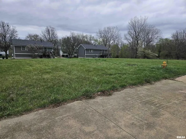 0 Pacific St, Davenport, IA 52806