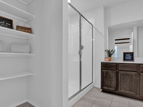 3rd image of 1111 Meadow Side Dr
