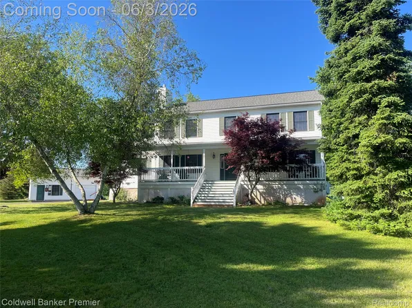 10301 Horseshoe Cir, Clarkston, MI 48348