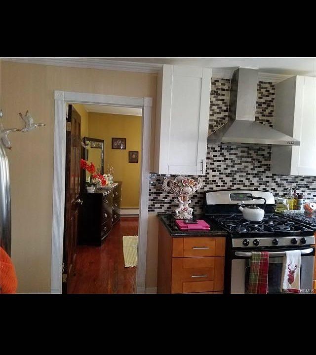2nd image of 360 Balcom Ave #2