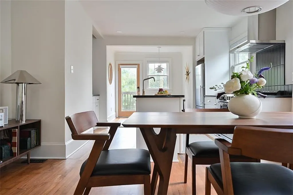 2 bed, 2.0 bath, 1026 sqft, $4,700 — Photo 4