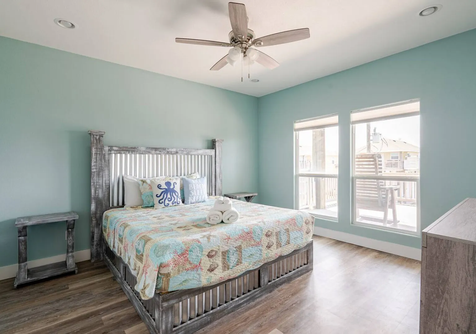 King Bed, Fireplace. Sleeps 8 — Photo 4