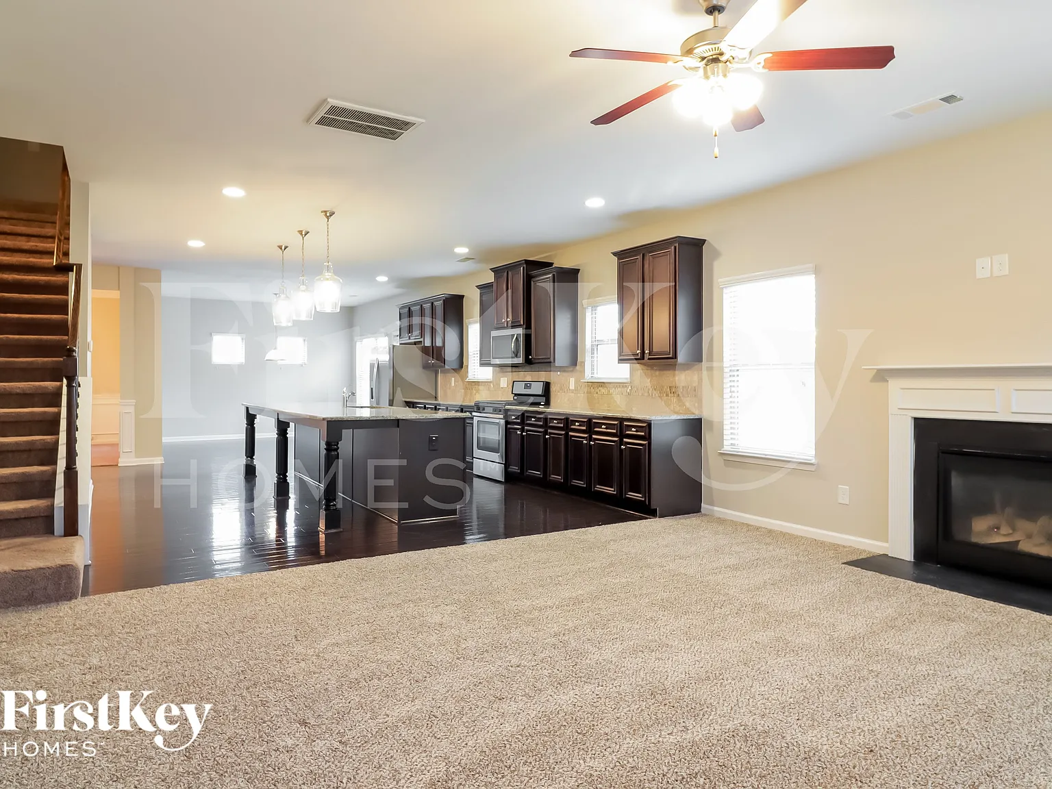 6 bed, 4.0 bath, 3776 sqft, $3,645 — Photo 3