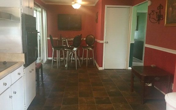 4th image of 1473 Westminister Dr