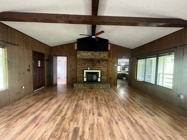 406 Millers Crk, Van Lear, KY 41265