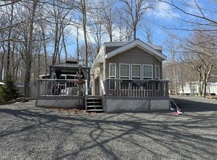 29 Sunshine Dr, Gouldsboro, PA 18424