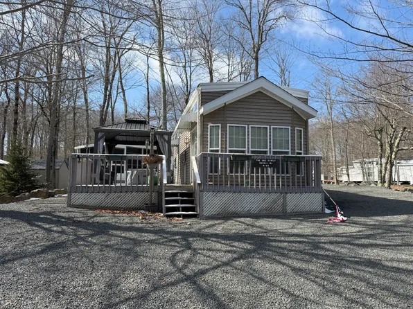 29 Sunshine Dr, Gouldsboro, PA 18424