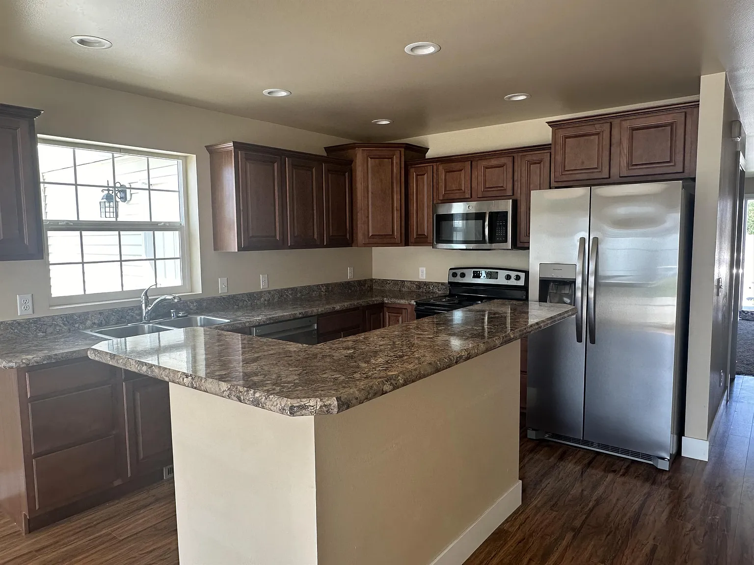 2222 Sierra Vista Circle - - — Photo 4
