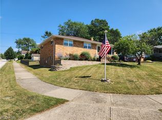 5281 Melody Ln, Willoughby, OH 44094