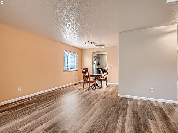 4th image of 16505 NE 65th Cir