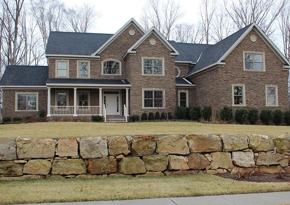 1st image of 2 Majestic Woods Dr