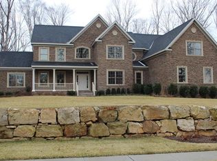 2 Majestic Woods Dr, Monroe Township, NJ 08831