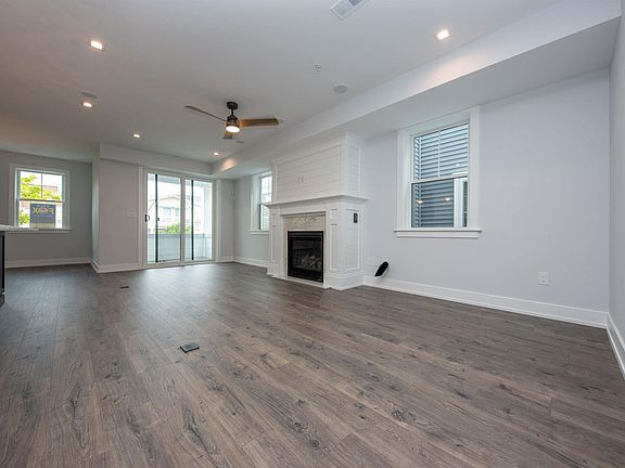 5th image of 625 Asbury Ave Unit B-2