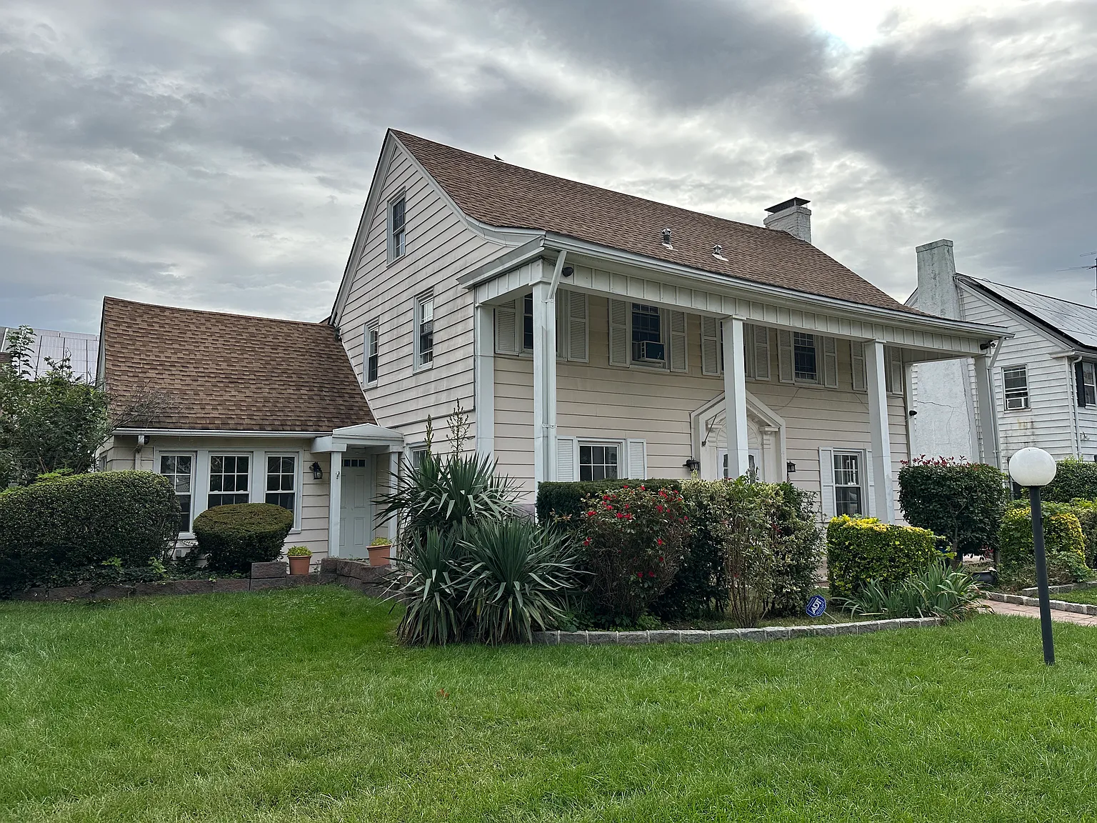 7 bed, 2713 sqft, $6,999 — Photo 2