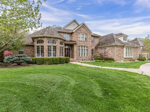 1103 Oak Creek Rd, Mahomet, IL 61853