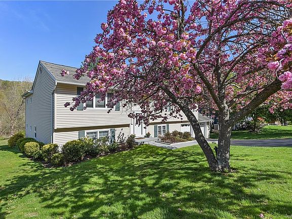 3rd image of 1460 Pine Brook Ct