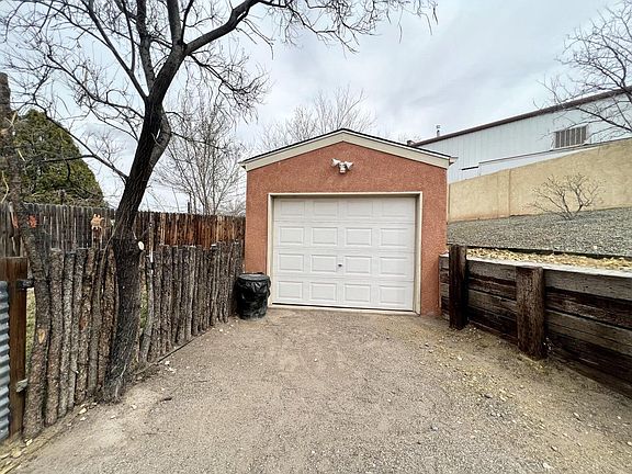 5th image of 427 Placido Martinez Ct NE