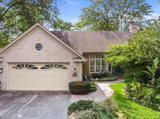 895 Coopers Ct, Brookfield, WI 53045