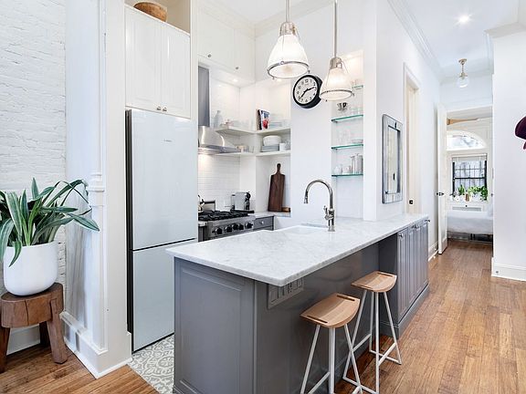 4th image of 121 W 80th St APT 1