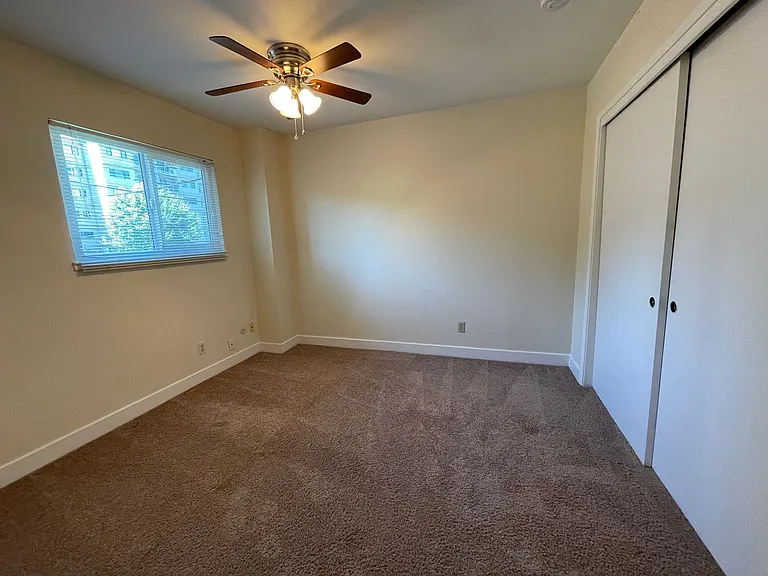 2524 I Street — Photo 7