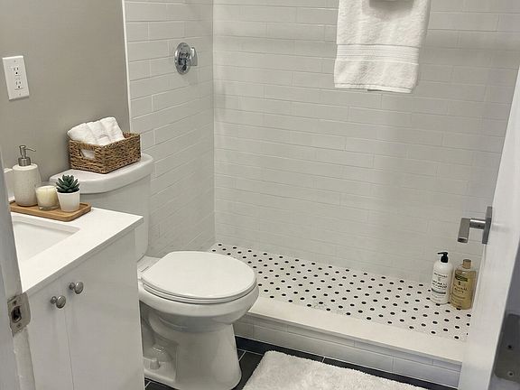 4th image of 226 Parker Hill Ave #7E
