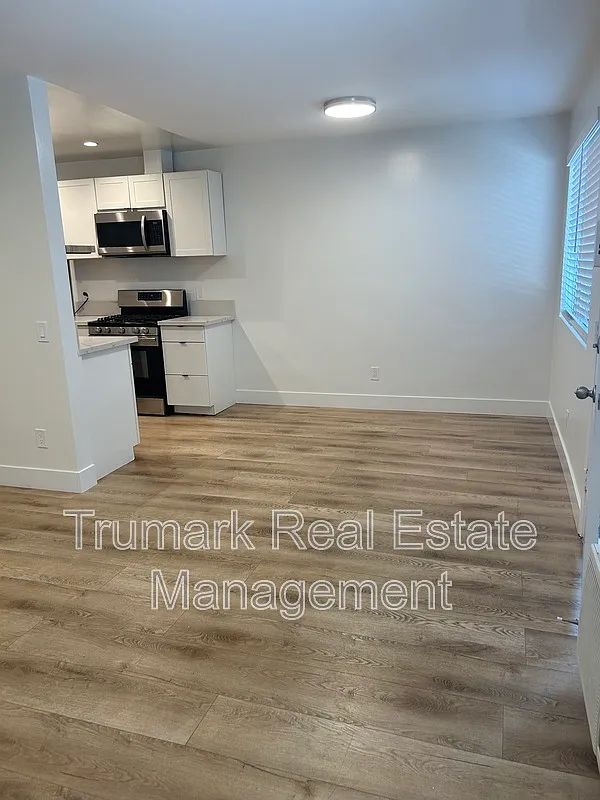 2 bed, 2.0 bath, 900 sqft, $2,850 — Photo 4