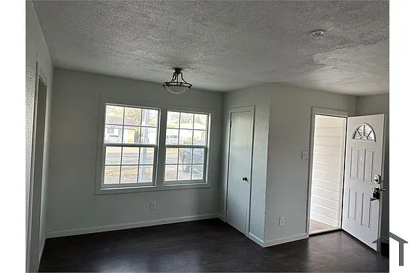 Building Photo - 1120 E Cuthbert Ave
