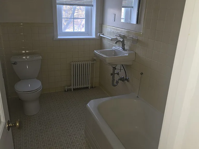 240 Summit Ave #B2 — Photo 8