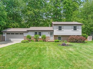 631 Lynnview St SW, Hartville, OH 44632